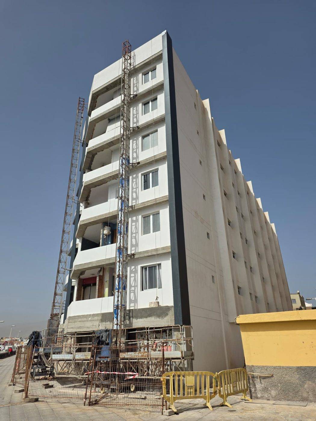 Avance de obra con montacargas
